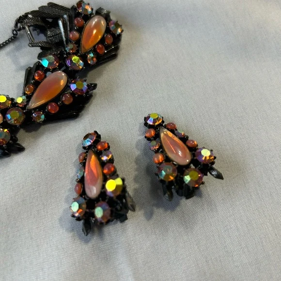 Vintage 60’s Black and Orange Statement Bracelet - Picture 4 of 5